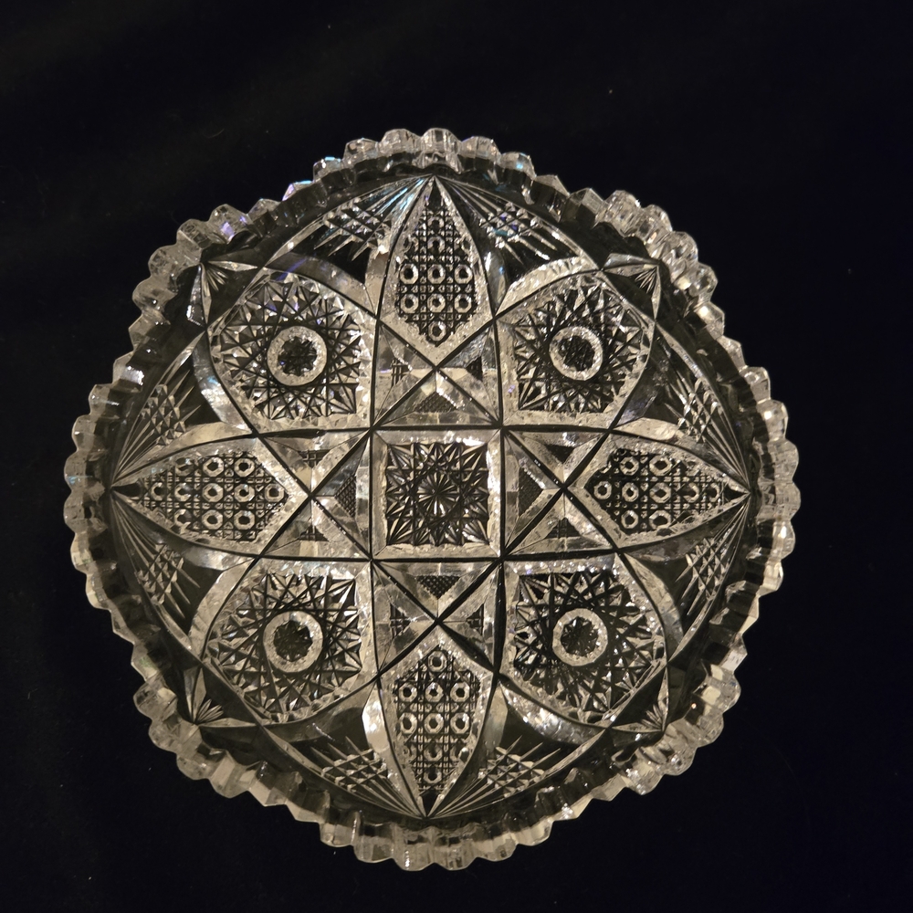 Elegant Crystal Decorative Bowl